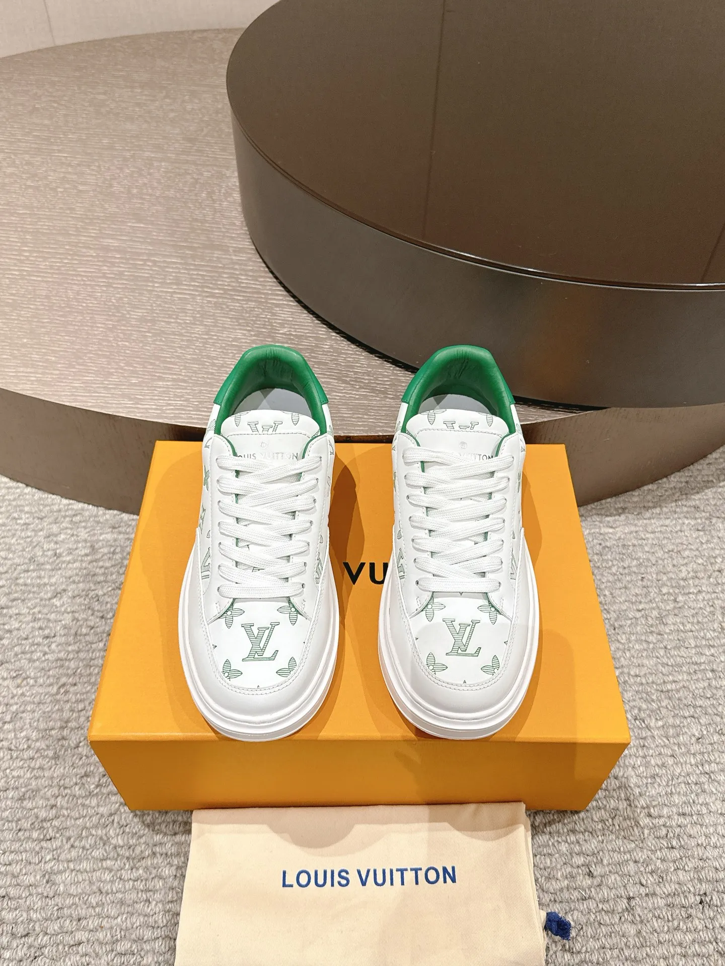 👟👟Ex-factory price 680👟👟 Women's shoes, women's clothing, women's shoes, women's clothing, LV25 new style, white shoes, best-selling models in the counter window, very three-dimensional and beautiful! Personalized printing, three-dimensional printed cowhide fabric...cowhide feet...original 4cm thick sole...Logo hot stamping, matching packaging, code number: 37-44 (45 customized, non-refundable)